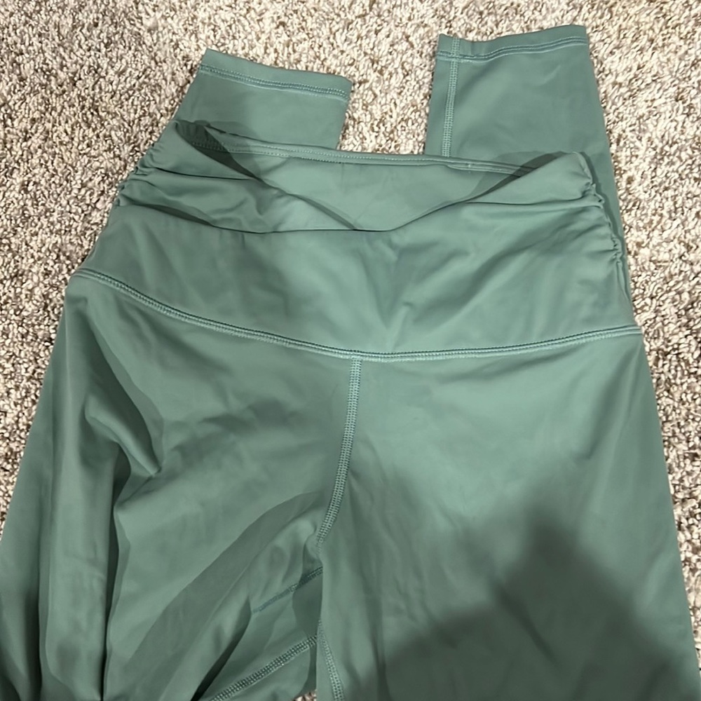 V leggings with pocket